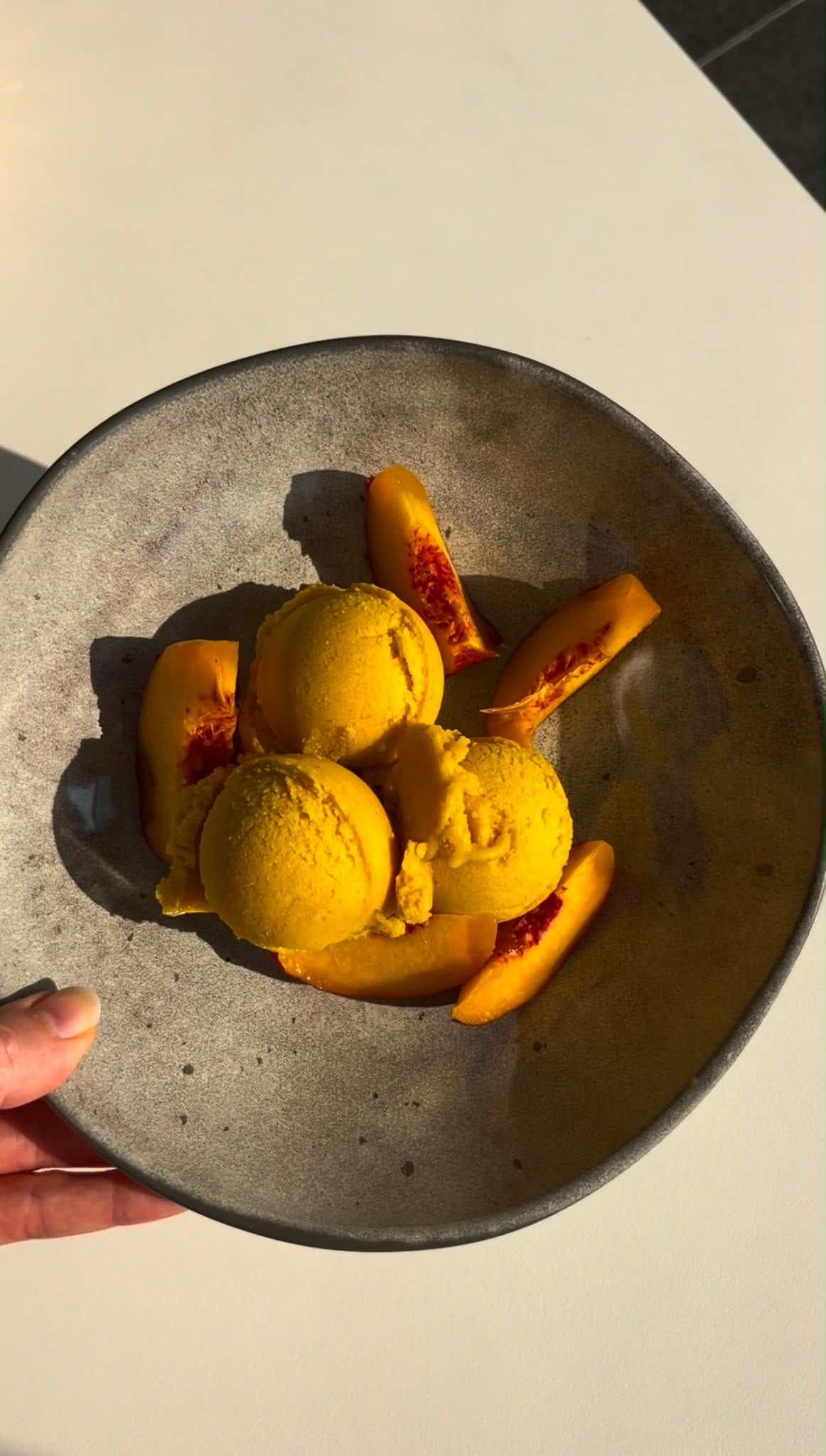 Helado de mango y Golden Milk: El postre antiinflamatorio de 4 ingredientes para este verano